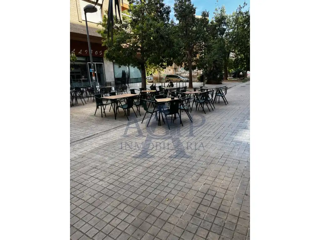 Vista exterior de Local de alquiler en Valencia