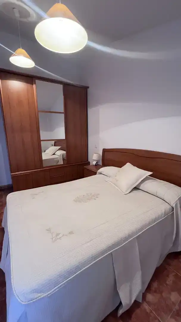 Dormitori de Casa adosada en venda en Medina de Pomar amb Jardí privat, Traster i Piscina