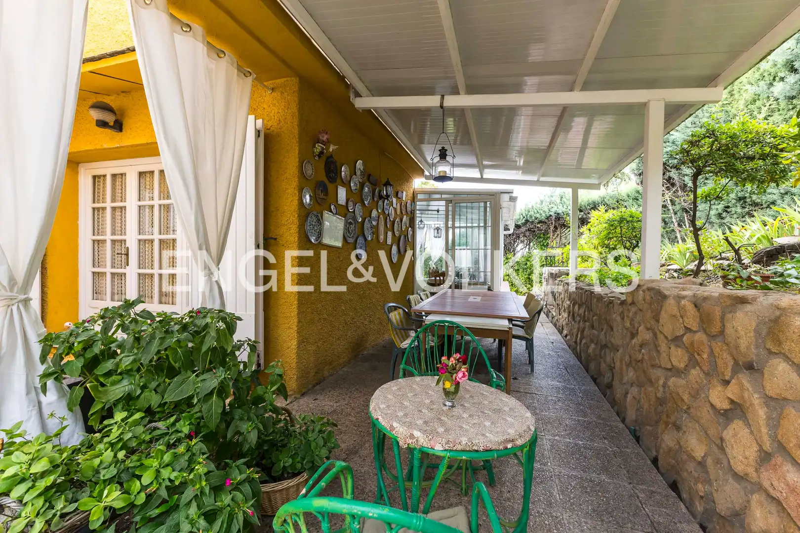 Terrassa de Casa o xalet en venda en Tres Cantos amb Calefacció, Jardí privat i Parquet