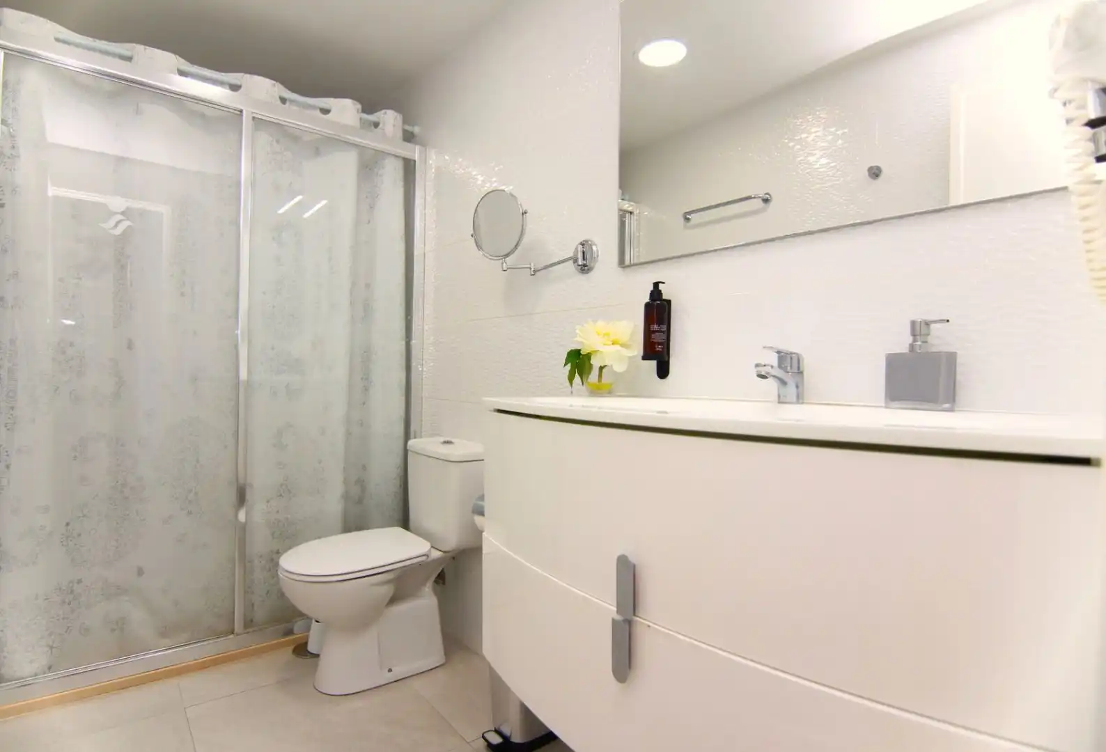 Baño de Piso de alquiler en Mogán con Terraza, Amueblado y Microondas