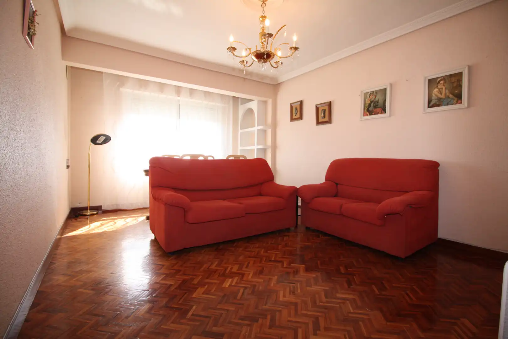 Sala d'estar de Pis en venda en Valladolid Capital amb Calefacció, Parquet i Moblat