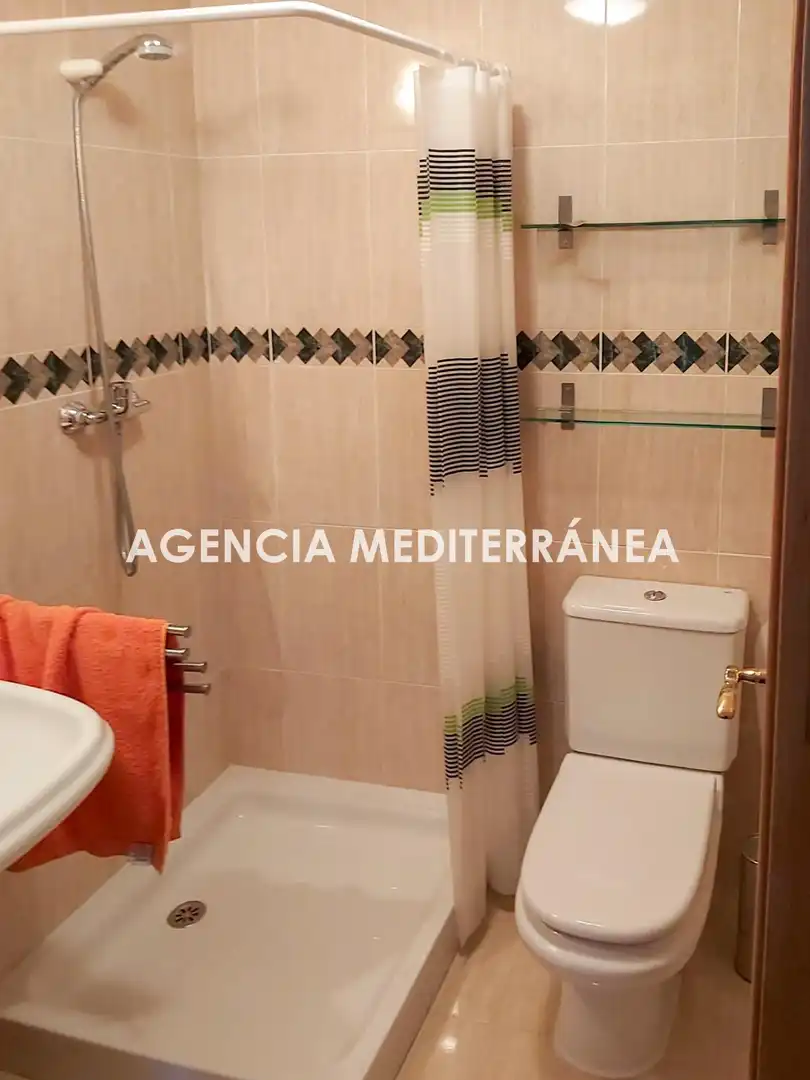 Badezimmer von Dachboden zur Miete in Burjassot mit Klimaanlage, Heizung und Terrasse