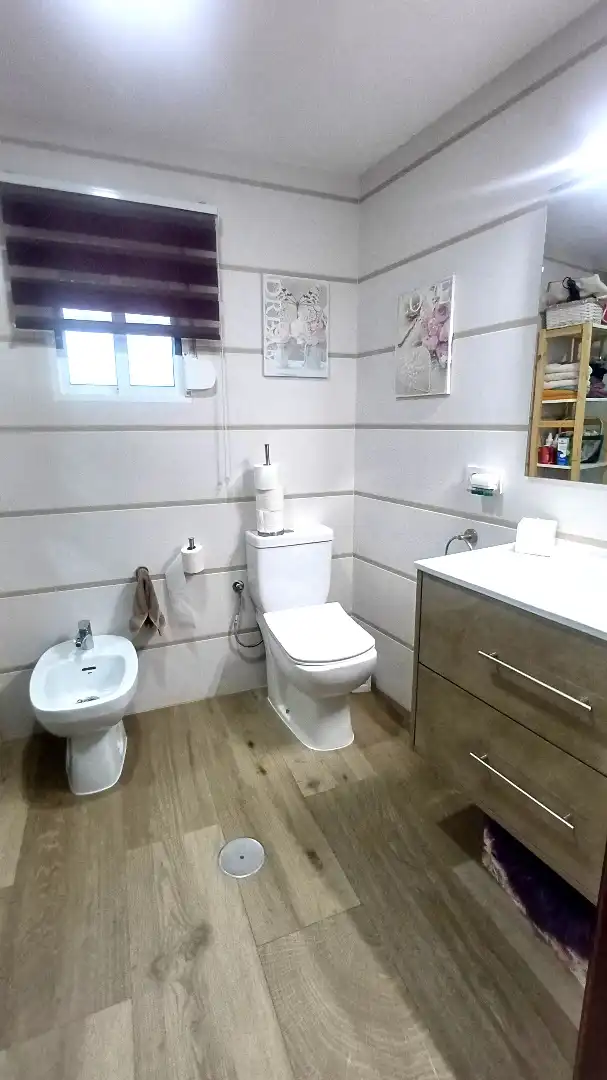 Badezimmer von Wohnung zum Verkauf in Huelva mit Klimaanlage