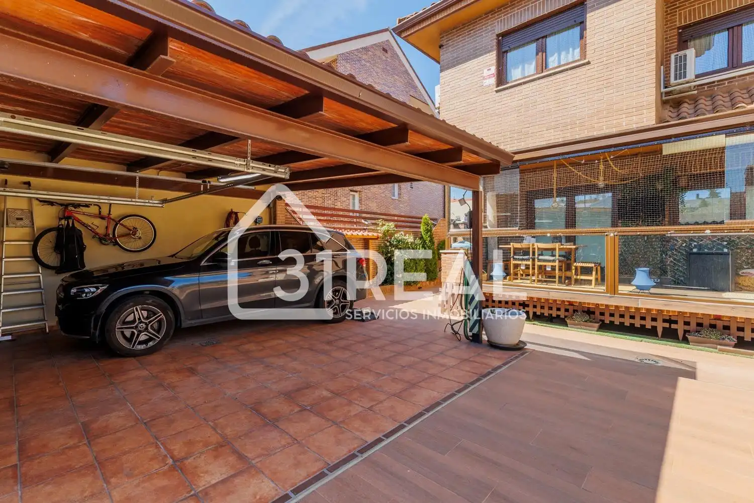 Terrassa de Casa o xalet en venda en Madrid amb Aire condicionat, Calefacció i Jardí privat