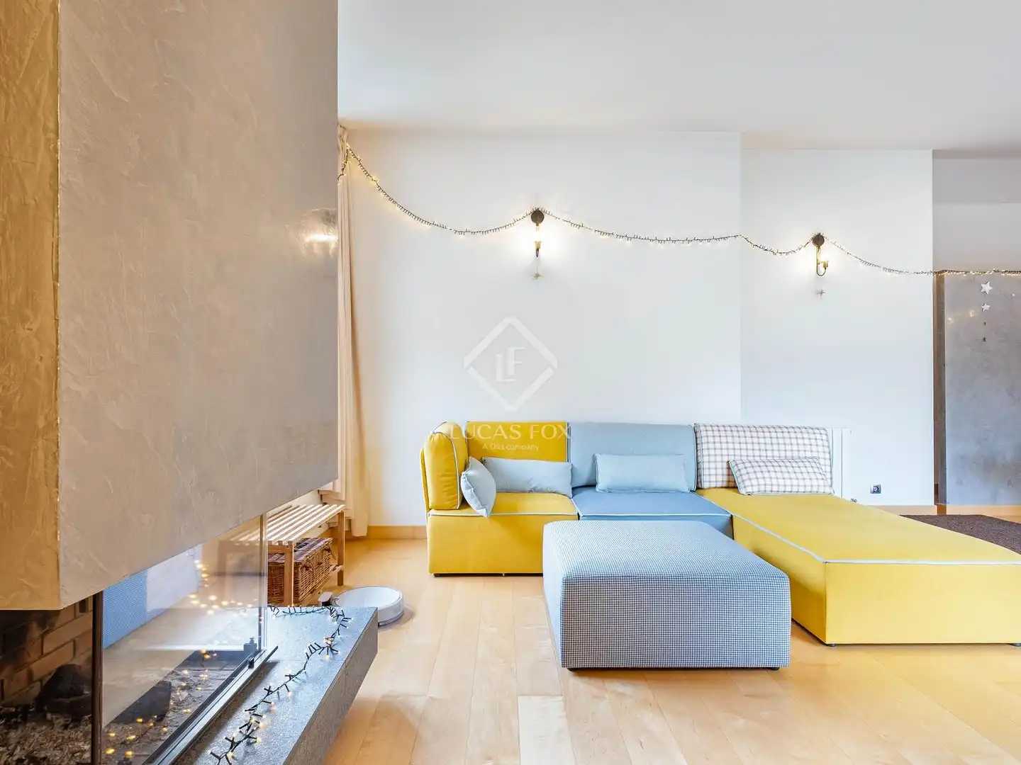 Wohnzimmer von Dachboden zum Verkauf in Escaldes – Engordany mit Klimaanlage, Heizung und Privatgarten