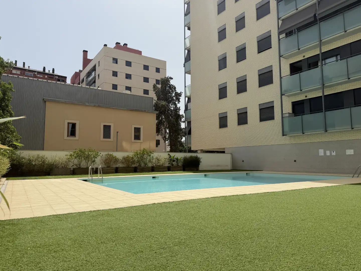 Piscina de Pis en venda en Barcelona amb Aire condicionat, Calefacció i Jardí privat