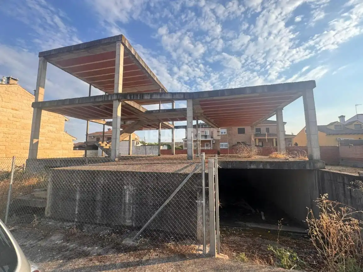 Vista exterior de Casa adosada en venta en Calera y Chozas