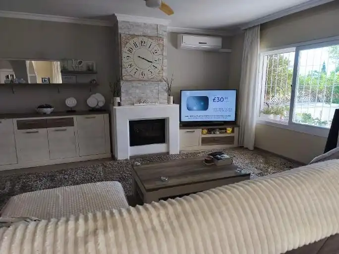 Sala d'estar de Casa o xalet en venda en Mijas amb Aire condicionat, Terrassa i Balcó