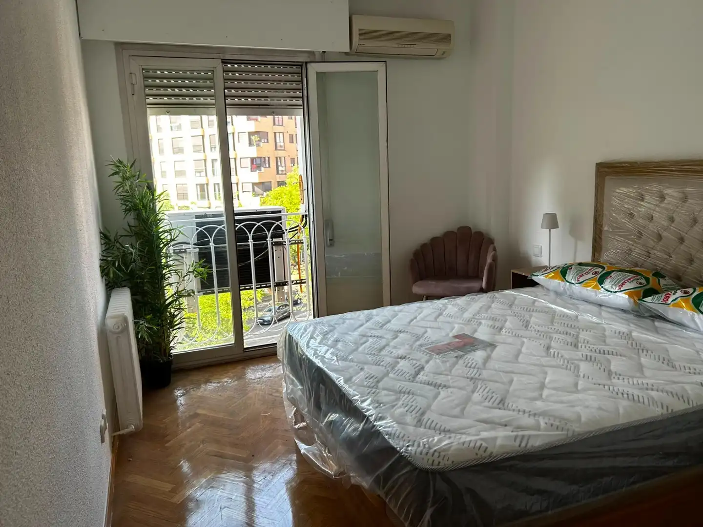 Schlafzimmer von Wohnung zur Miete in Madrid mit Klimaanlage, Heizung und Parkett
