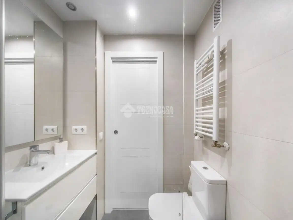 Baño de Piso de alquiler en Madrid con Aire acondicionado, Calefacción y Trastero