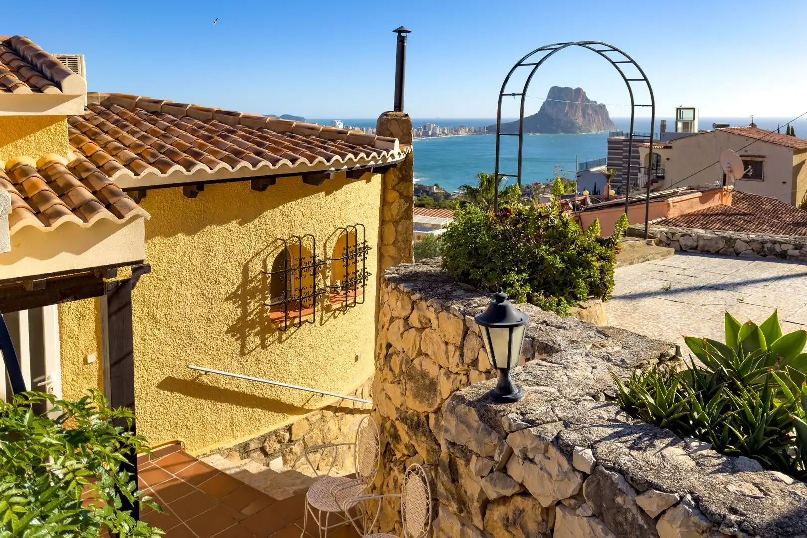Exterior view of Houses for sale in Calpe / Calp