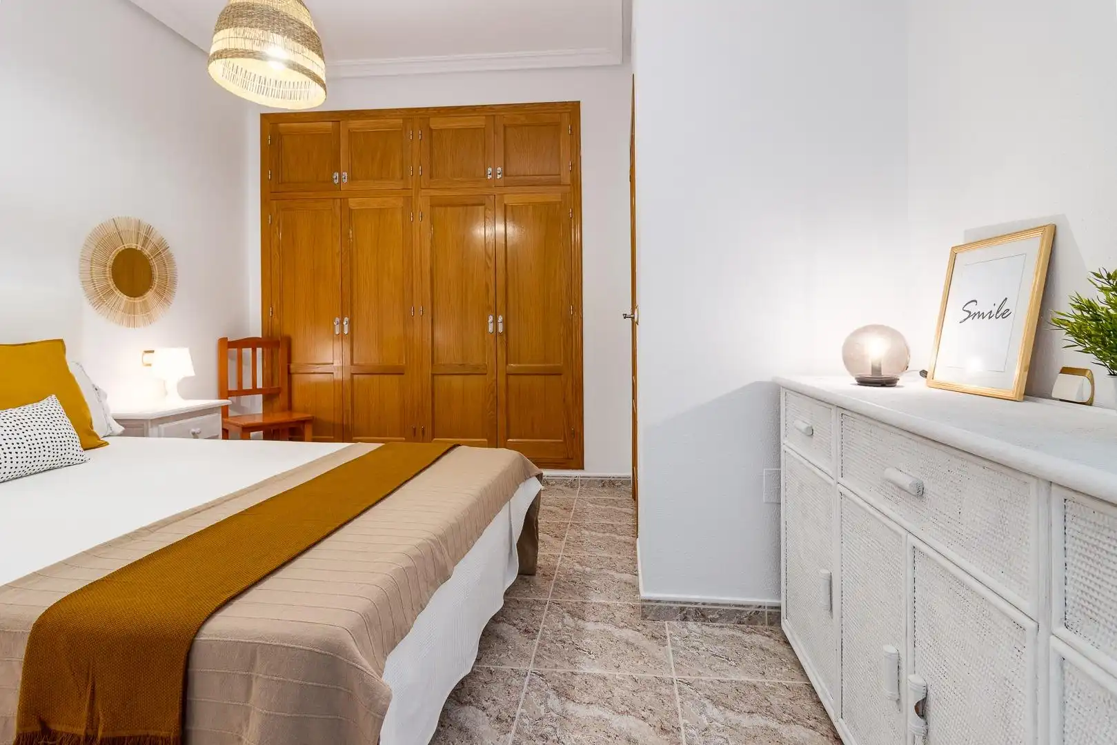 Habitación de Apartamento de alquiler en Torrevieja con Aire acondicionado, Terraza y Amueblado
