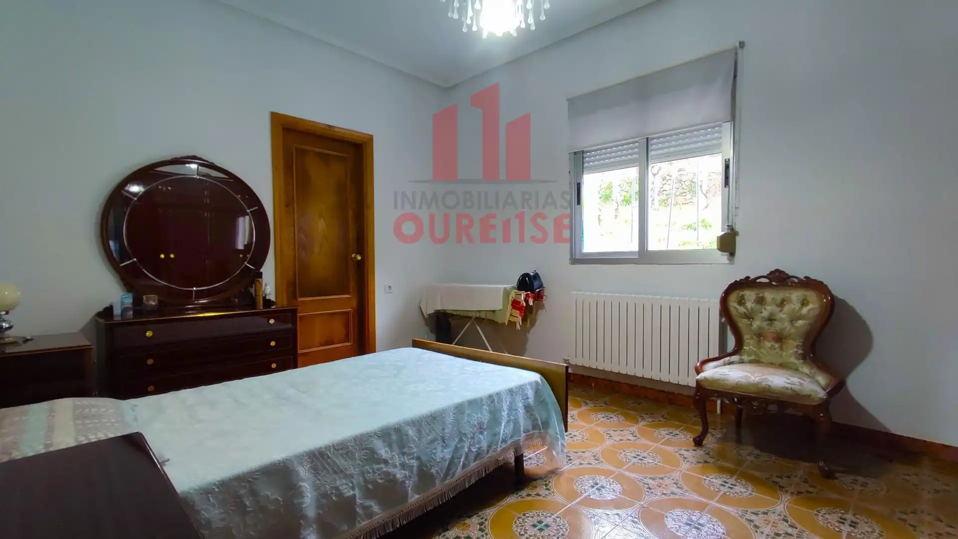Dormitori de Casa o xalet en venda en Ourense Capital  amb Calefacció i Jardí privat