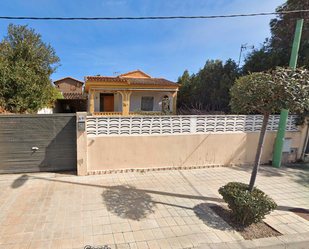 Vista exterior de Casa o xalet en venda en L'Eliana amb Terrassa i Piscina