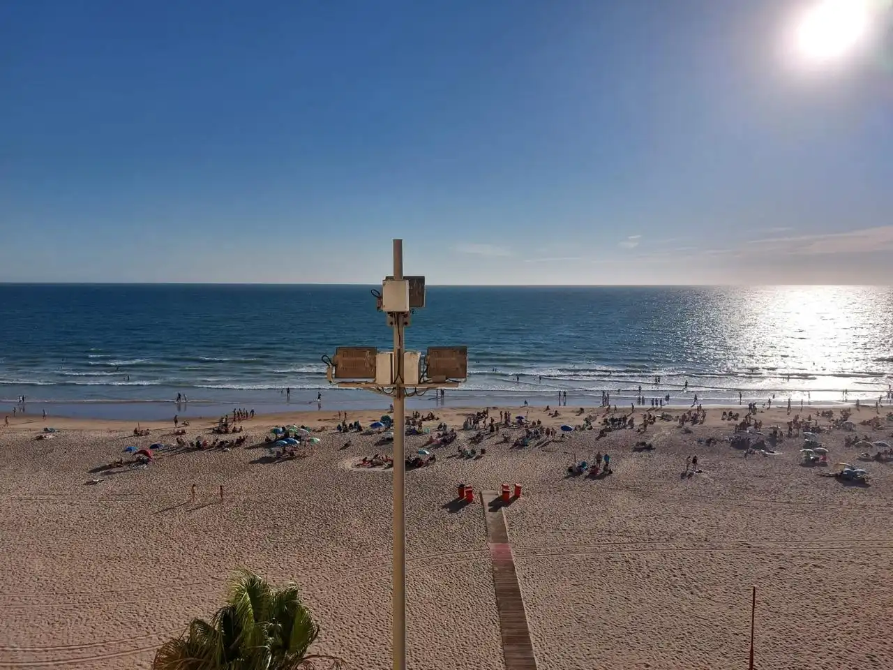 Vista exterior de Piso de alquiler en Cádiz con Balcón
