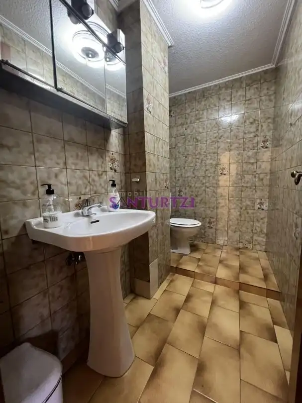 Bathroom of Office for rent in Santurtzi 
