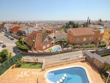 House with pool for sale in Torrent Ballester