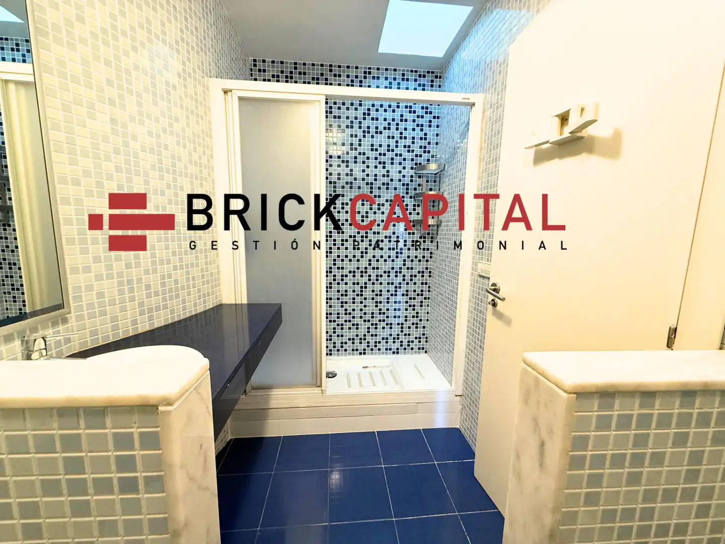Baño de Ático en venta en Barcelona con Calefacción, Parquet y Terraza