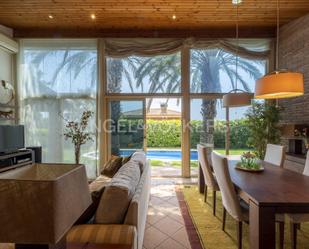 Sala d'estar de Casa o xalet en venda en Sant Pol de Mar amb Aire condicionat, Terrassa i Piscina