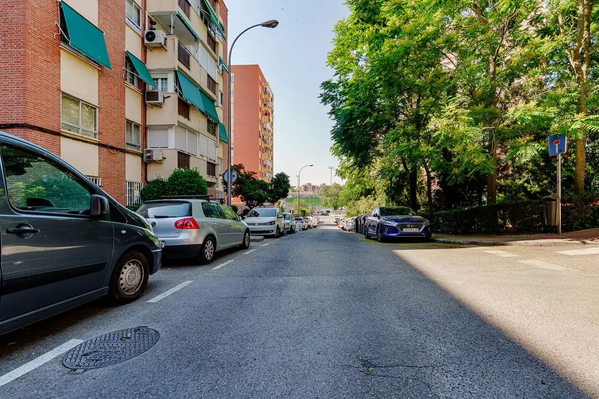 Vista exterior de Planta baixa en venda en Madrid amb Calefacció