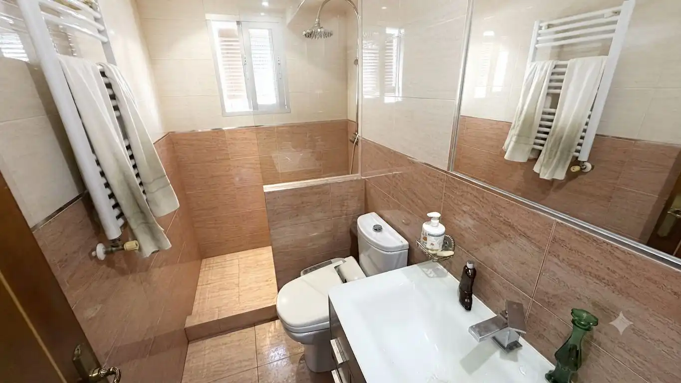Bany de Apartament en venda en Madrid