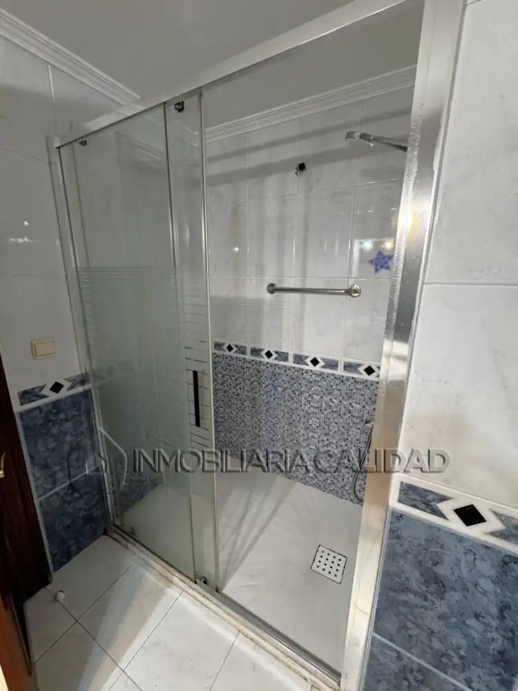 Bathroom of Flat for rent in Burgos  with Heating, Terrace and Furnished