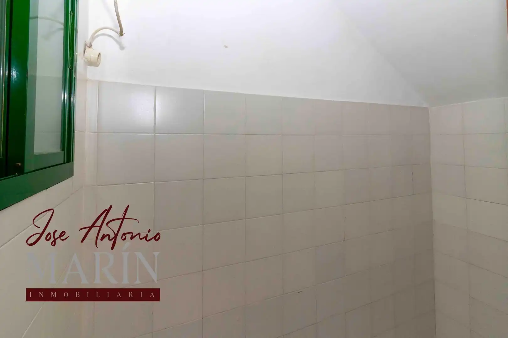 Bathroom of Houses for sale in Valdelacalzada