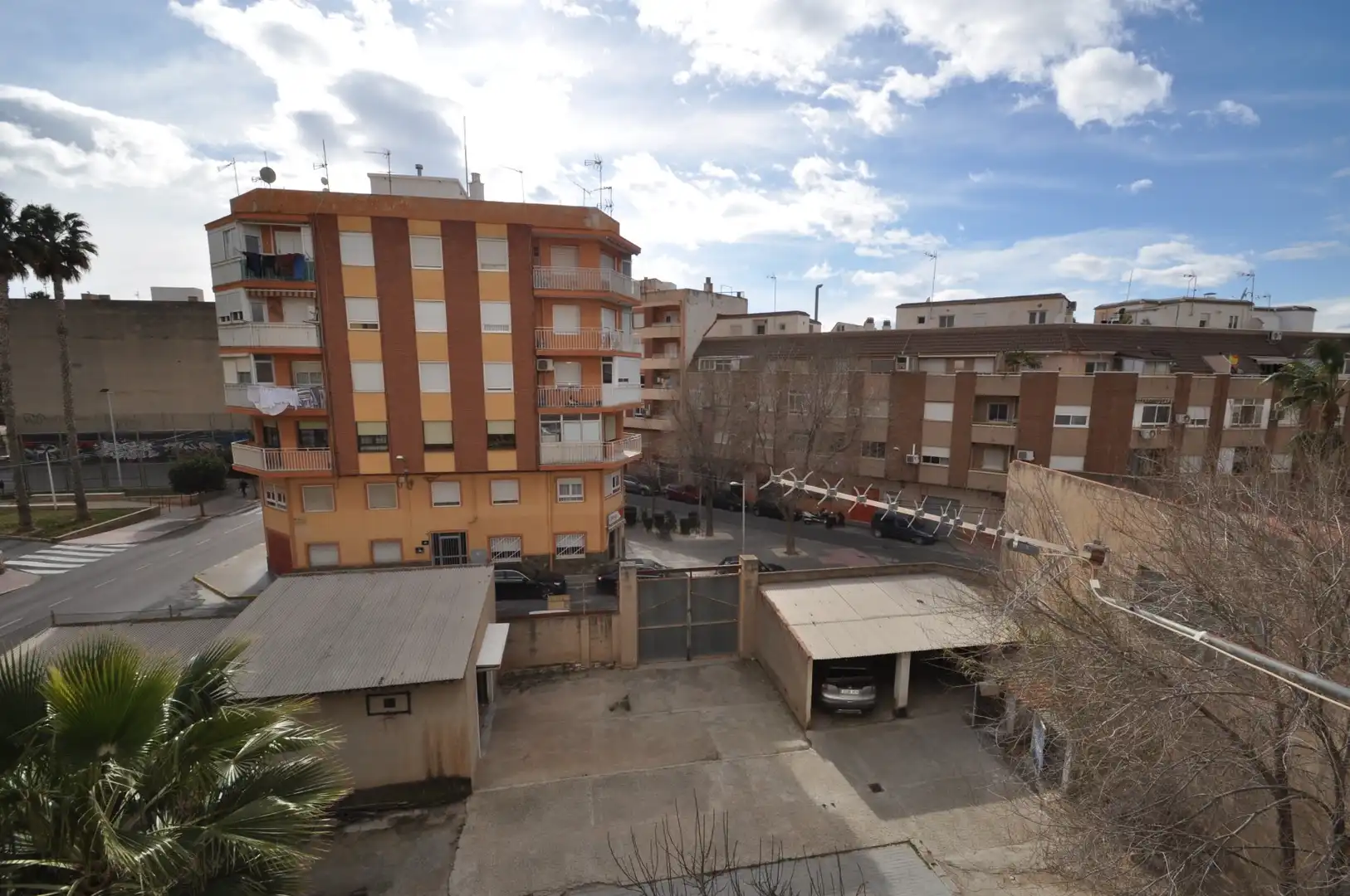 Casa adosada en venda a Petrer