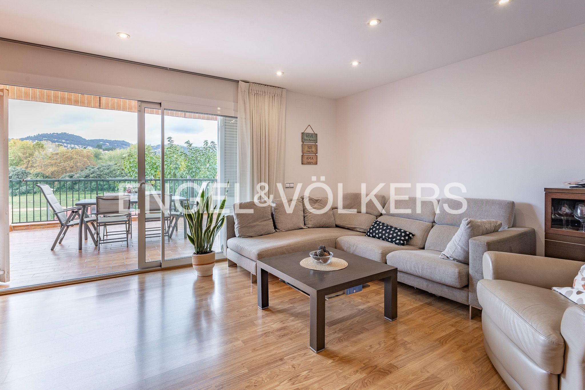 Exterior view of Single-family semi-detached for sale in Bigues i Riells del Fai  with Air Conditioner, Heating and Private garden