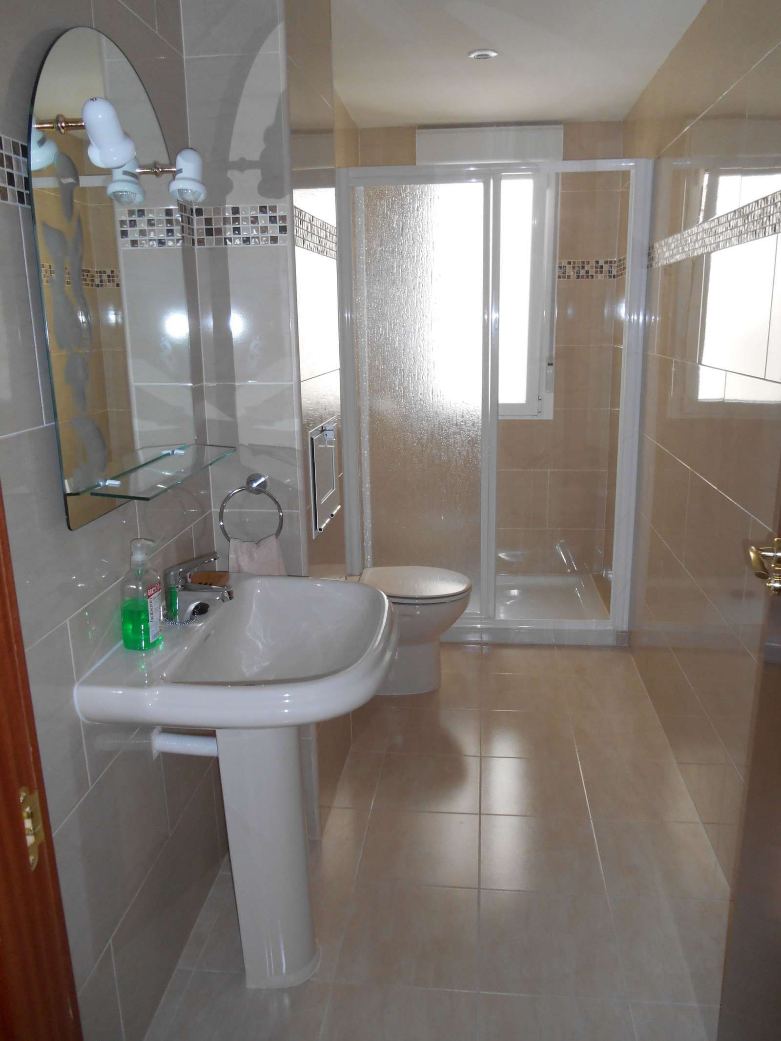 Bathroom of Apartment to share in Salamanca Capital  with Air Conditioner and Terrace