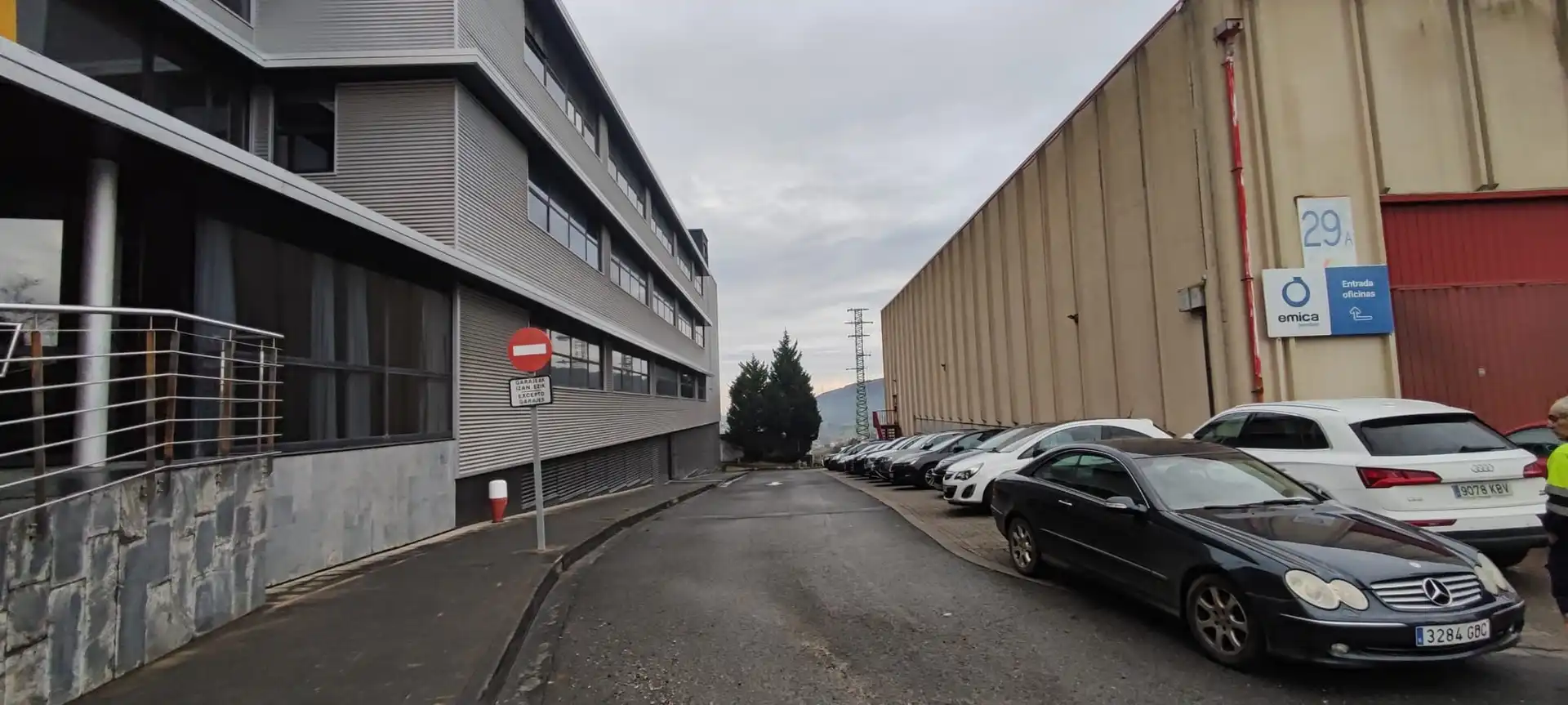 Aparcament de Oficina en venda en Zalla  amb Moblat i Alarma