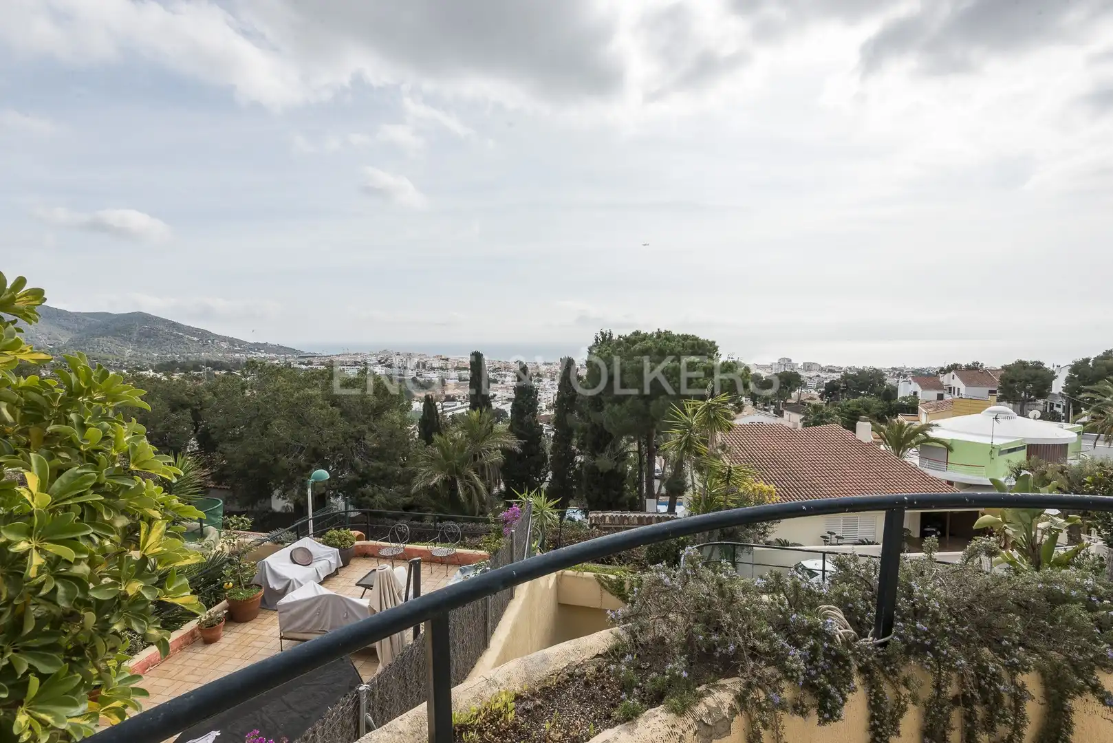 Vista exterior de Casa adosada en venda en Sitges amb Aire condicionat, Calefacció i Jardí privat