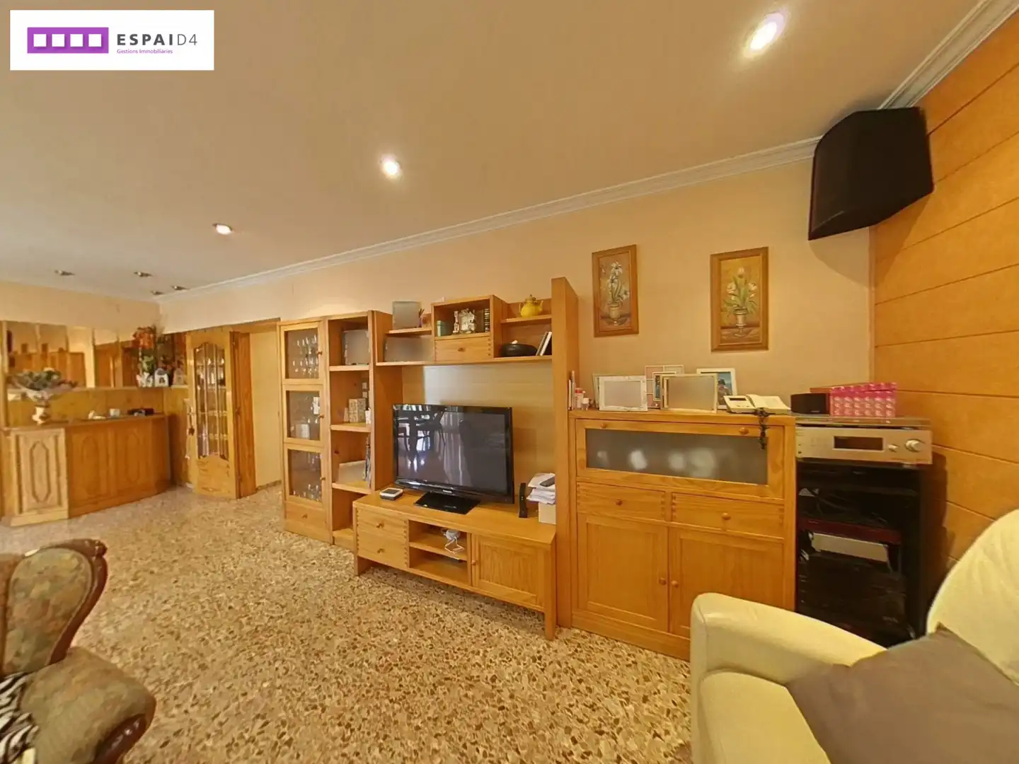 Sala d'estar de Casa o xalet en venda en Cerdanyola del Vallès amb Aire condicionat, Calefacció i Jardí privat