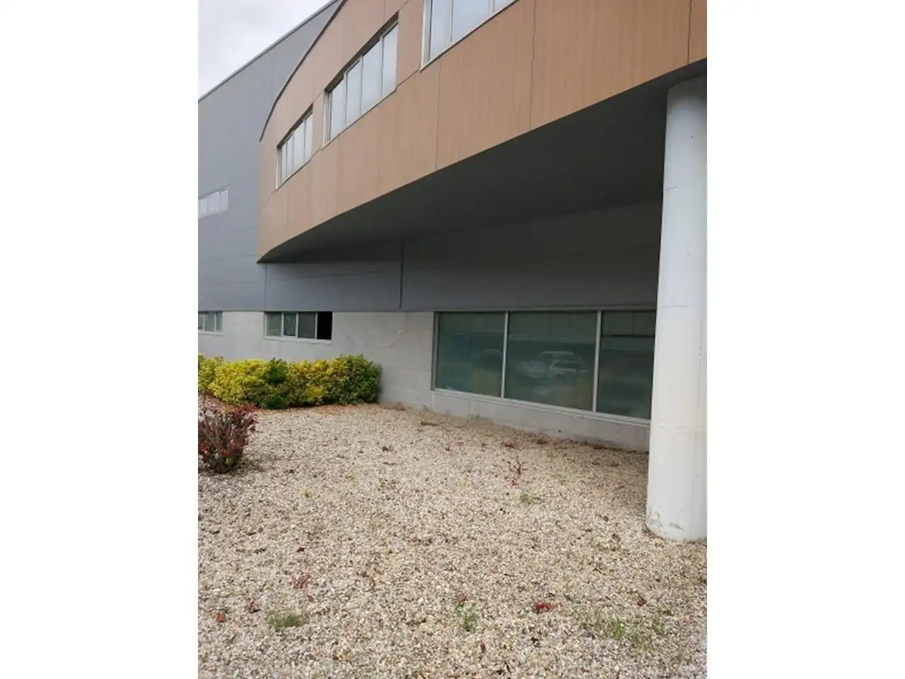Exterior view of Industrial buildings for rent in Valadares - Beade