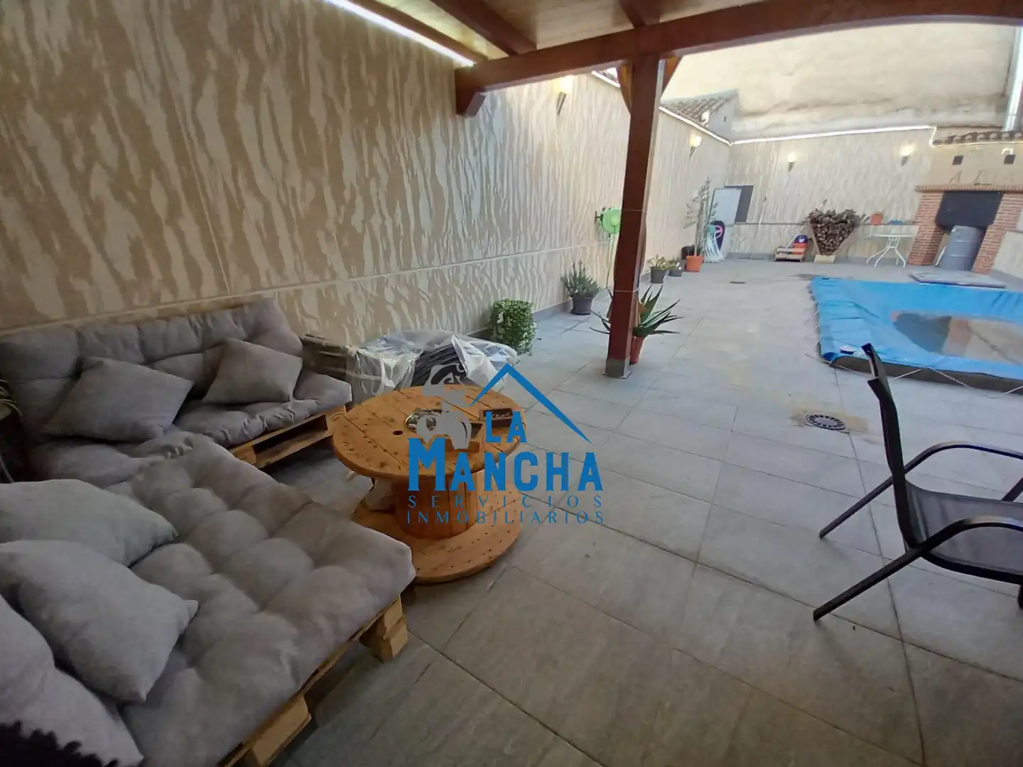 Terrassa de Casa o xalet en venda en Madrigueras amb Piscina i Moblat