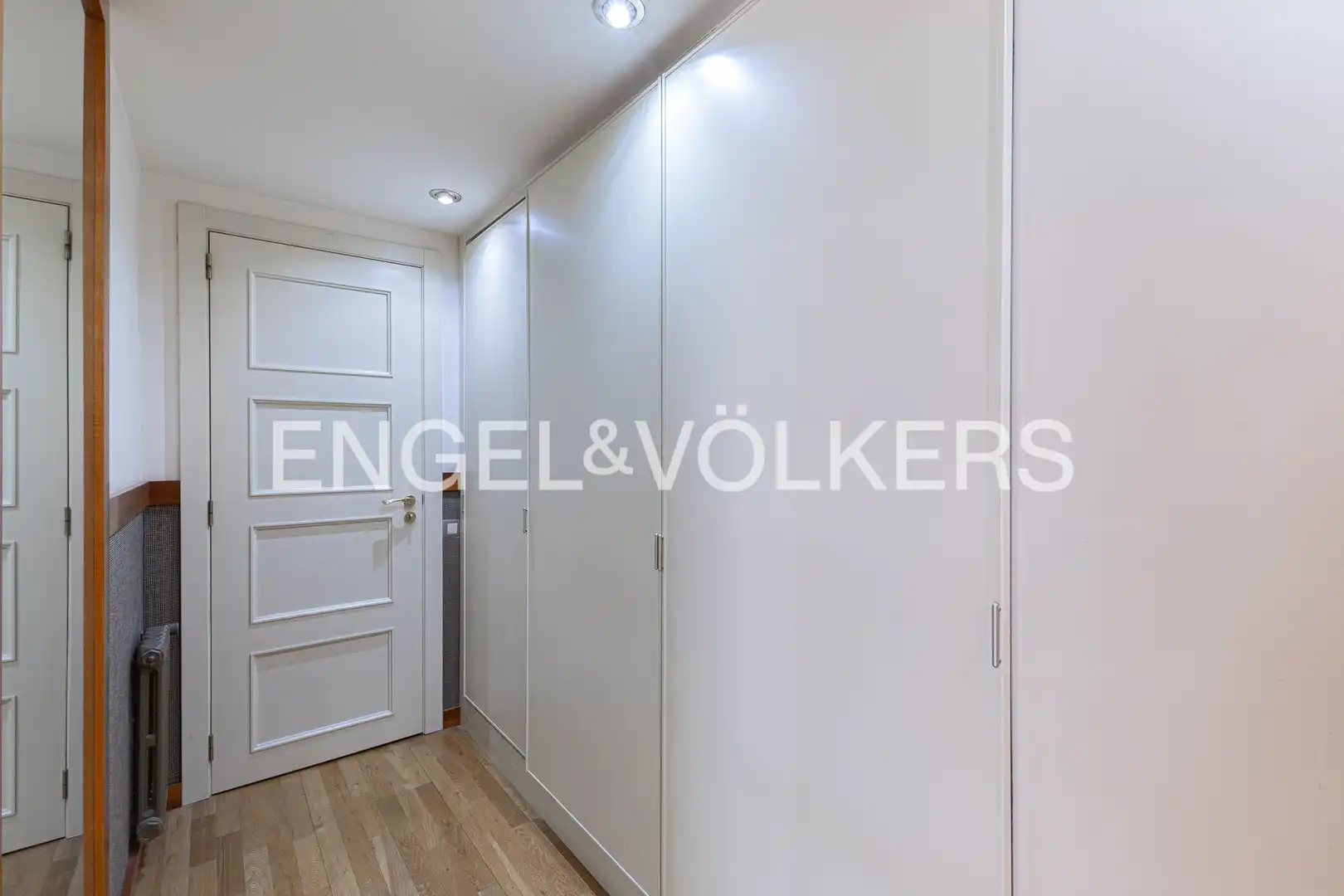 Flat for sale in Barcelona  with Air Conditioner, Heating and Private garden