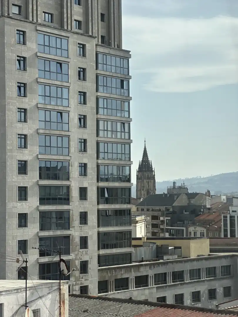 Außenansicht von Maisonette zum Verkauf in Oviedo  mit Heizung und Parkett