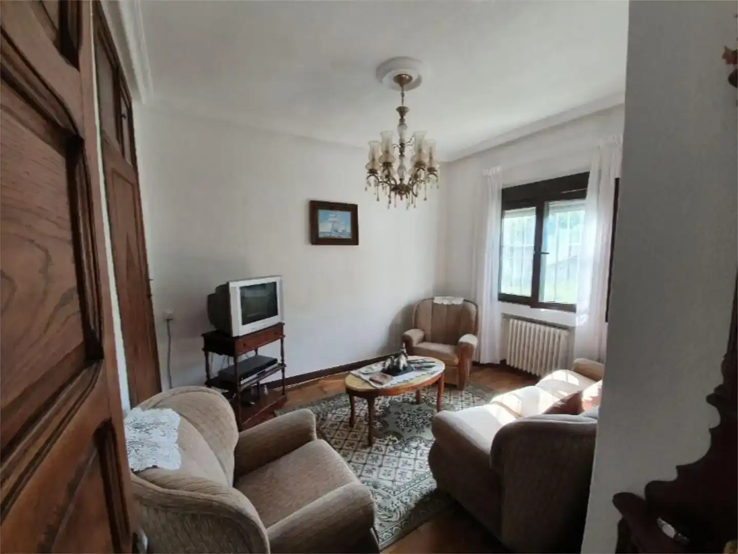 Sala d'estar de Planta baixa en venda en Morcín amb Jardí privat, Parquet i Moblat