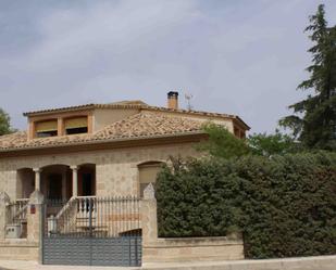 Vista exterior de Casa o xalet en venda en Tembleque amb Aire condicionat, Calefacció i Jardí privat