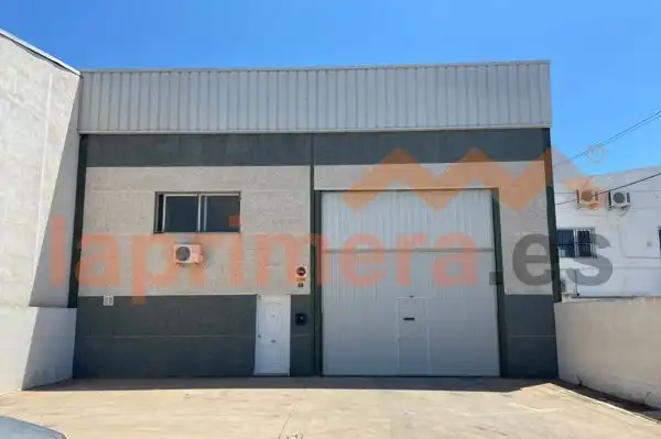 Industrial building to rent in Massanassa