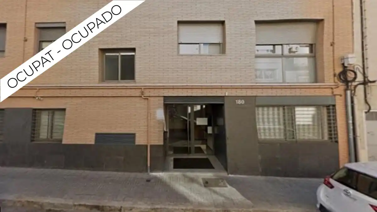 Außenansicht von Wohnungen zum Verkauf in Terrassa mit Balkon