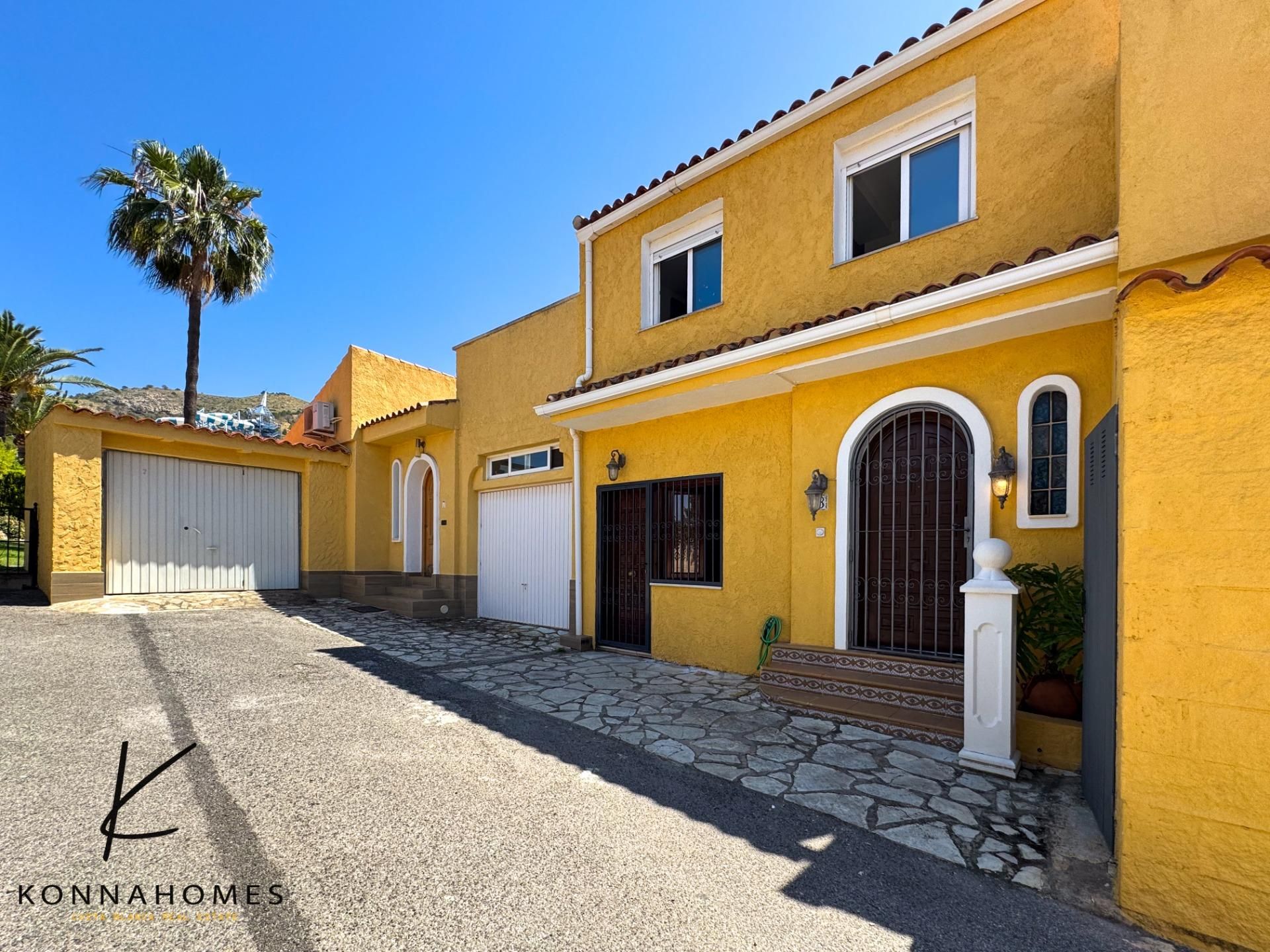 Vista exterior de Casa adosada en venda en Benidorm amb Aire condicionat, Calefacció i Terrassa