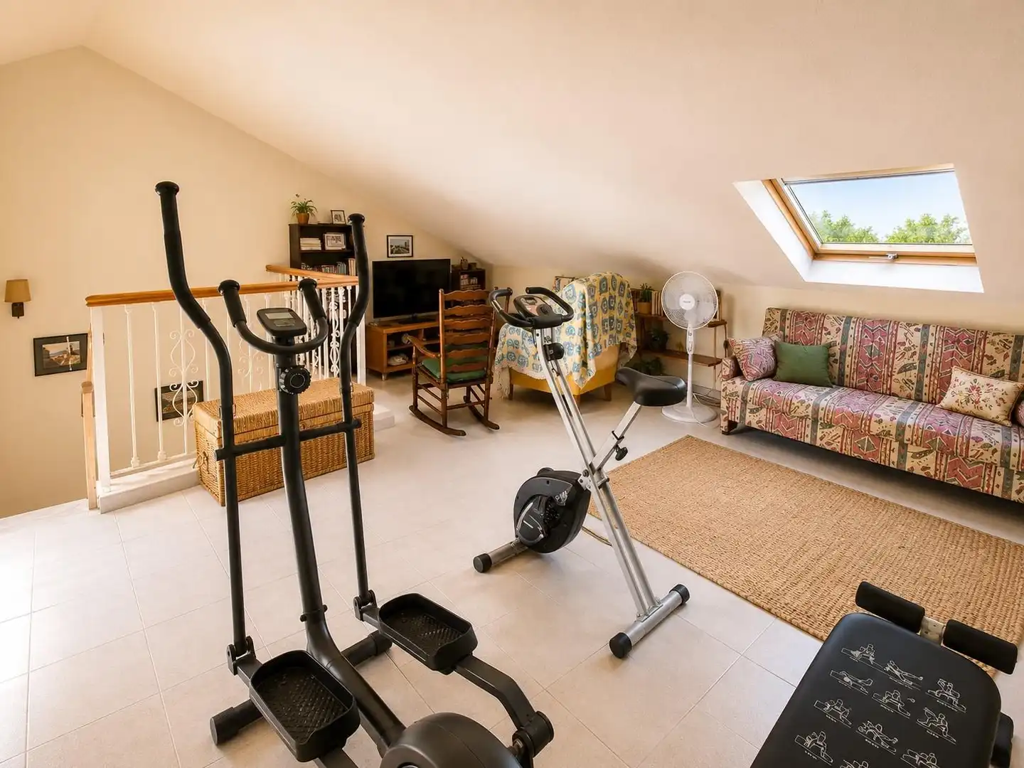 Wohnzimmer von Einfamilien-Reihenhaus zum Verkauf in Estepona mit Heizung, Privatgarten und Terrasse