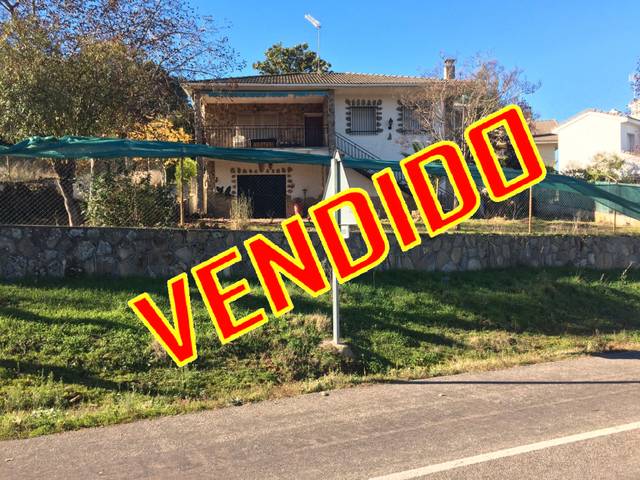 Casa-chalet en Venta en Carretera Piélago en Navamorcuende