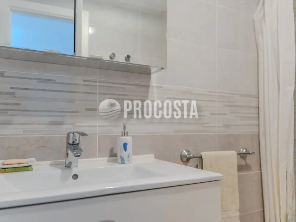 Baño de Piso en venta en Almuñécar con Terraza y Internet