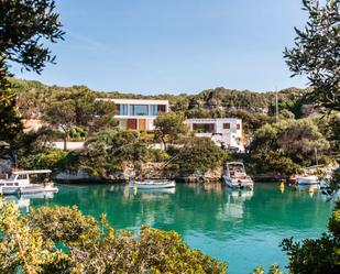 Vista exterior de Casa o xalet de lloguer en Es Castell amb Aire condicionat, Jardí privat i Parquet