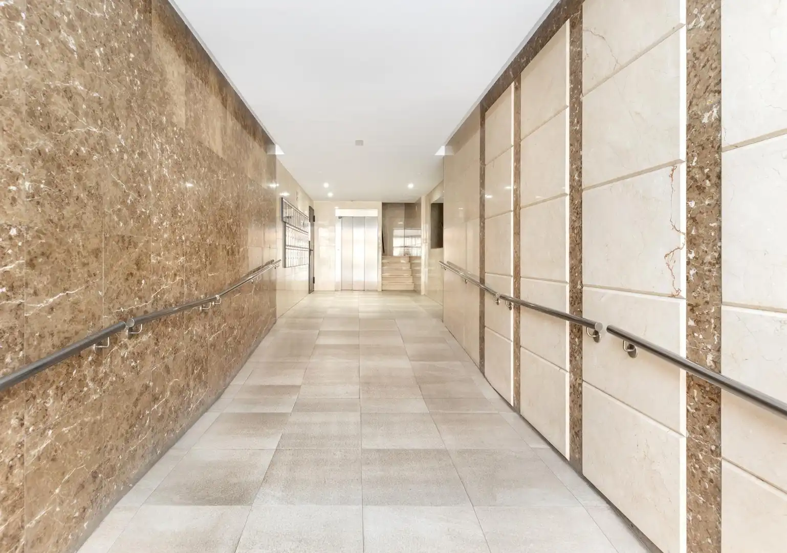 Ático en venta en Granada con Aire acondicionado, Calefacción y Terraza