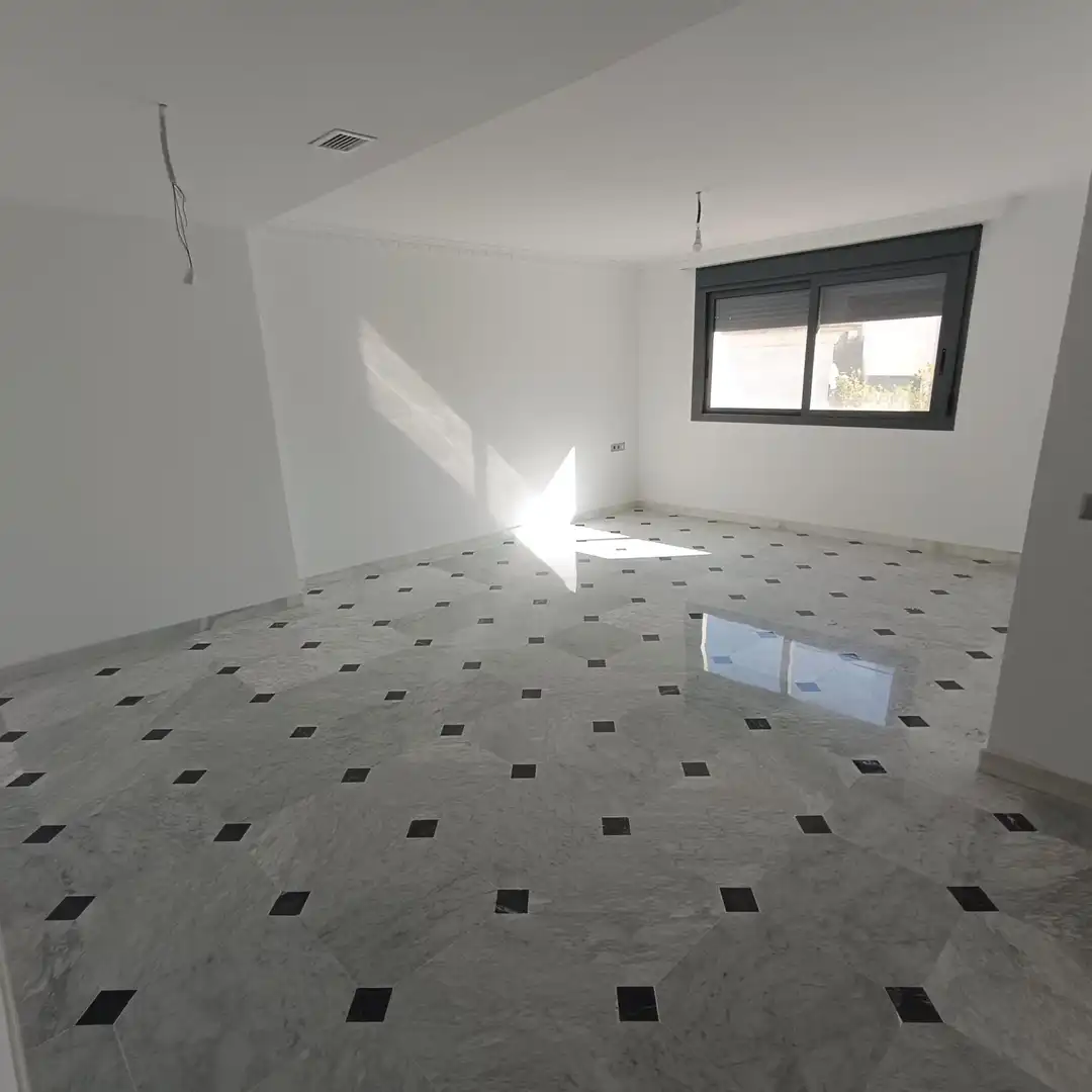 Wohnung zur Miete in Sevilla mit Klimaanlage, Heizung und Privatgarten