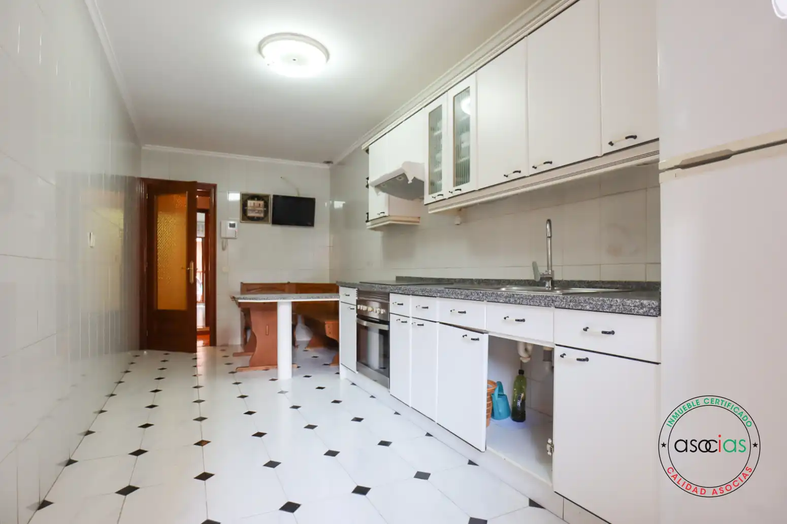Cocina de Piso en venta en Oviedo  con Calefacción, Parquet y Terraza