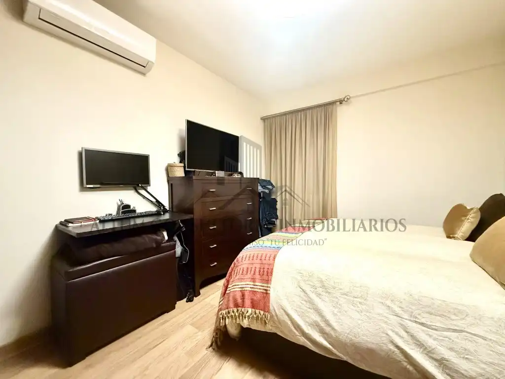 Bedroom of Flat for sale in Sevilla